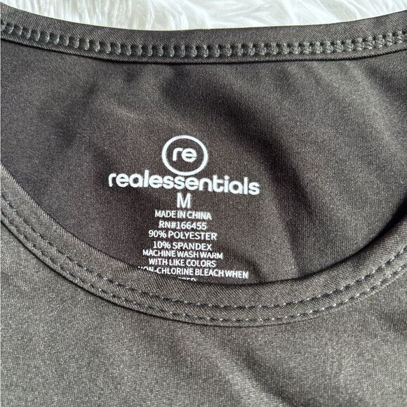 Real Essentials Tank Tops 3 Total Womens Size Medium - Picture 9 of 10